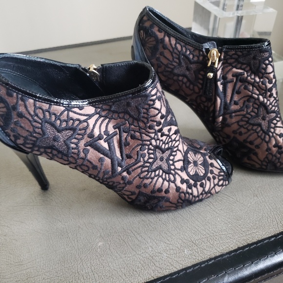 Louis Vuitton Bootie - Picture 2 of 3